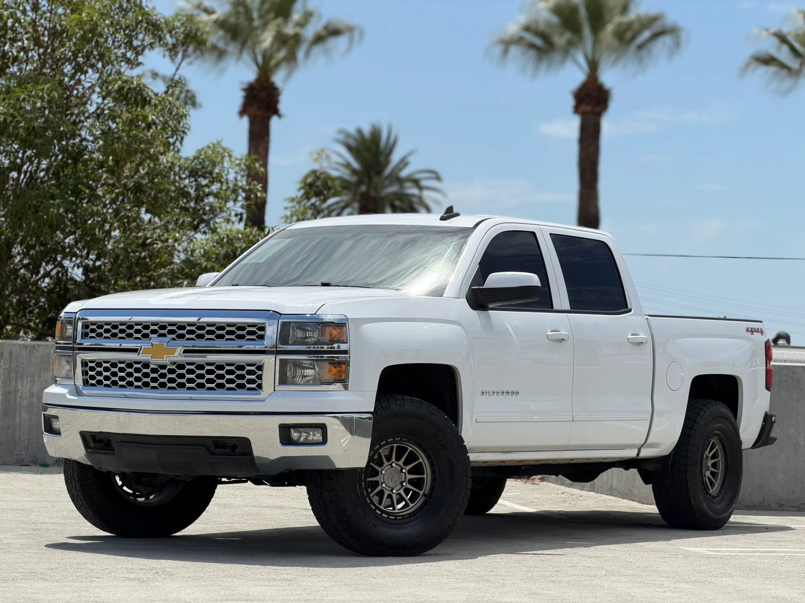 Used 2015 Chevrolet Silverado 1500 LT w/ LT Convenience Package AWD/4WD image 4