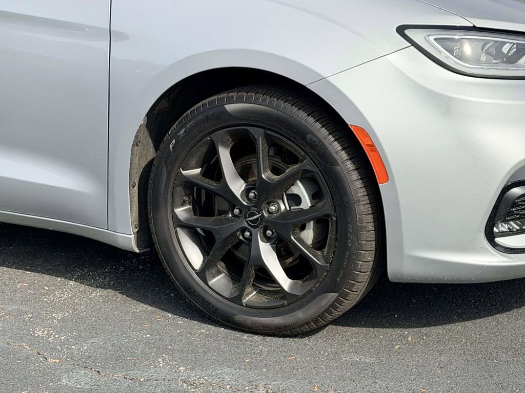 Used 2024 Chrysler Pacifica Limited w/ S Appearance Package image 26