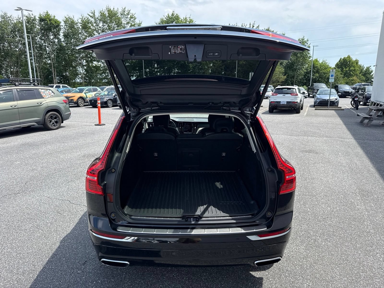 Used 2021 Volvo XC60 T5 Inscription w/ Climate Package AWD/4WD image 10