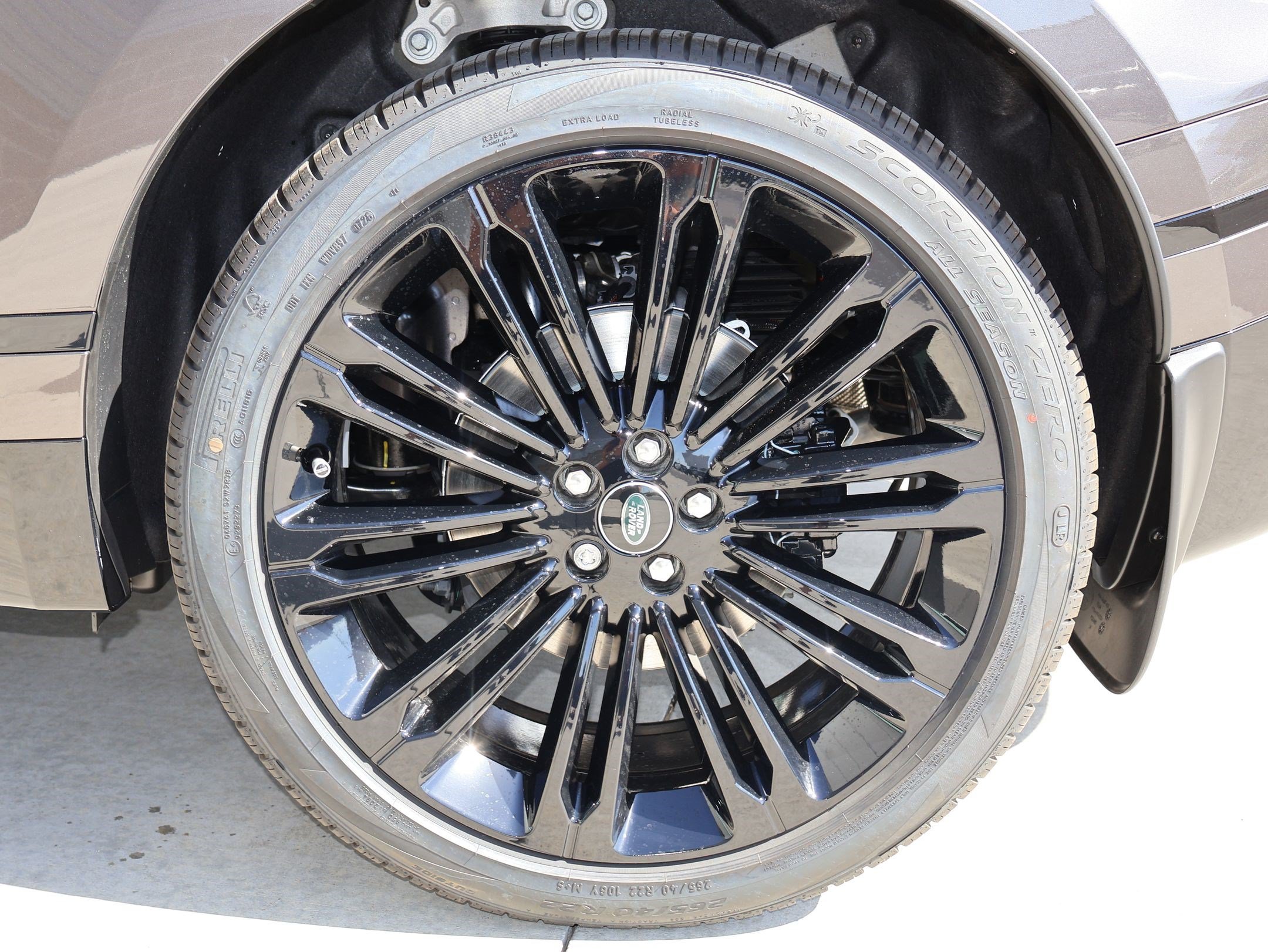 New 2026 Land Rover Range Rover Velar Belgravia AWD/4WD image 19