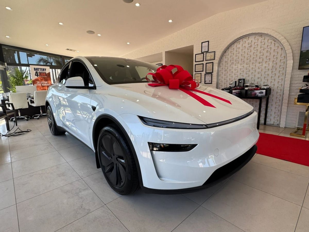 Used 2026 Tesla Model Y 2WD image 3