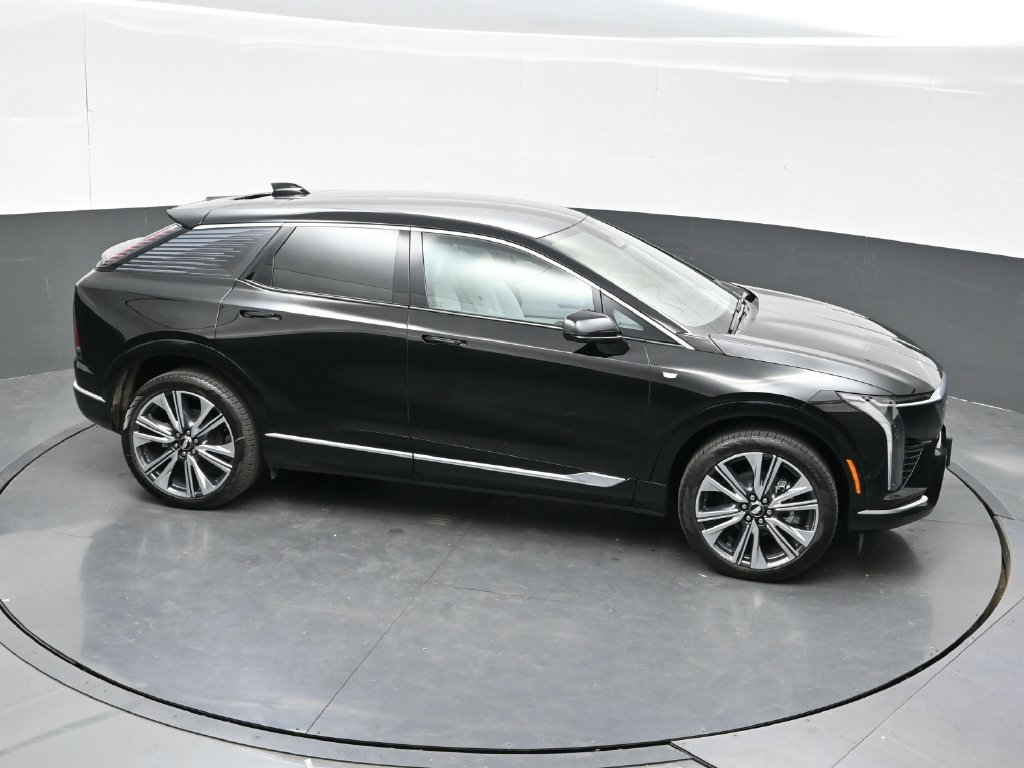 New 2027 Cadillac Optiq Premium Luxury w/ LPO, Floor Liner Package AWD/4WD image 33