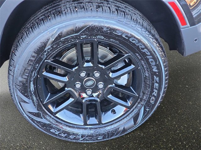 Used 2025 Land Rover Defender 90 S image 32