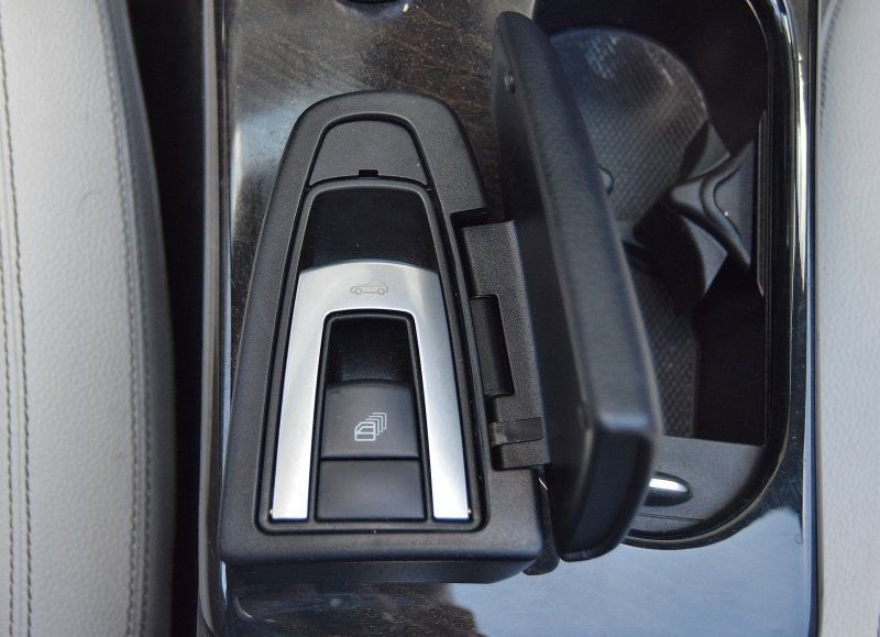 Used 2015 Mercedes-Benz SLK 250 w/ Premium Package image 21