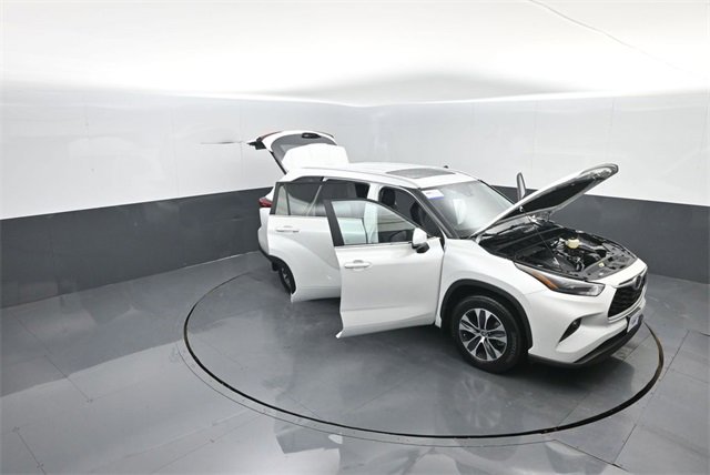 Used 2023 Toyota Highlander XLE image 35
