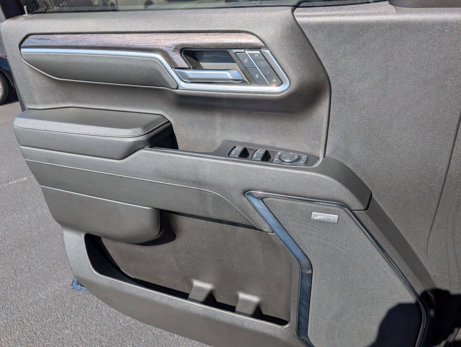 Used 2024 Chevrolet Silverado 1500 LTZ AWD/4WD image 16