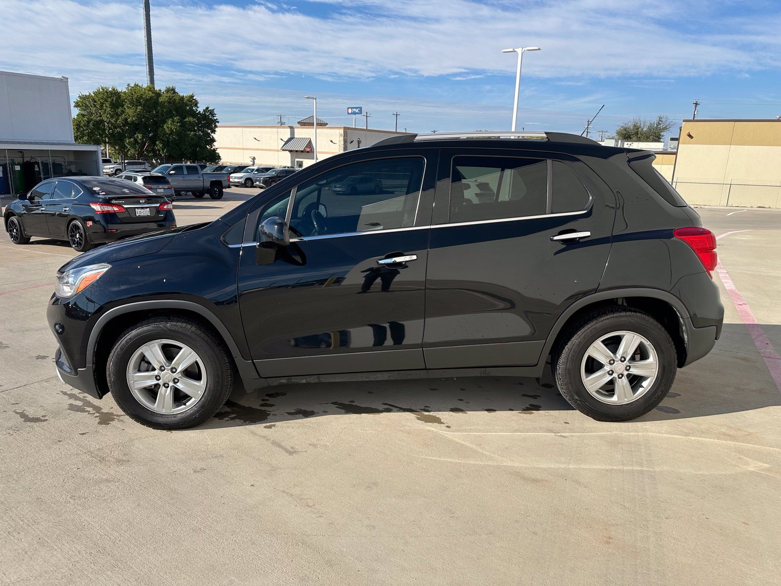 Used 2019 Chevrolet Trax LT w/ LT Convenience Package FWD image 4