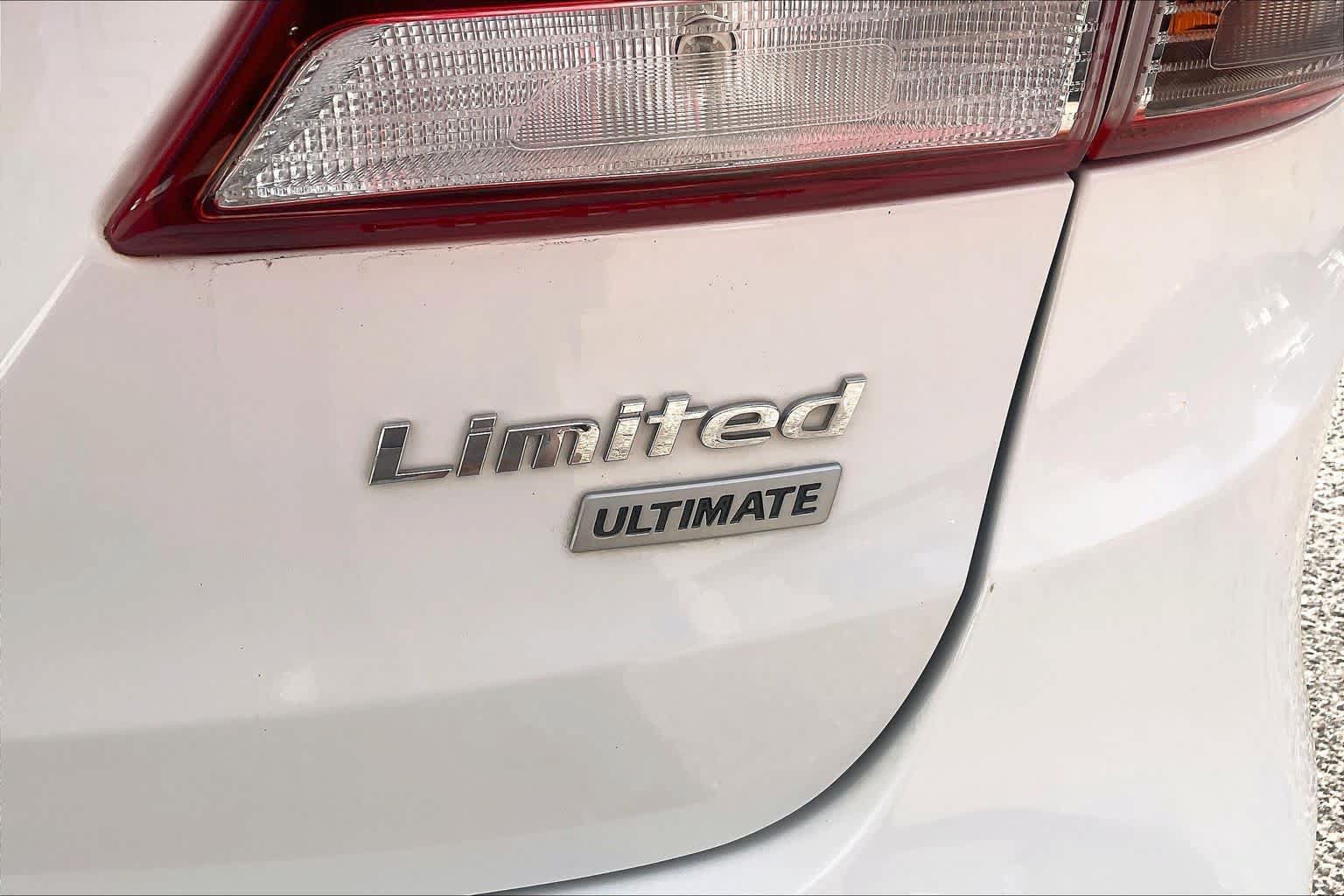Used 2017 Hyundai Santa Fe Limited FWD image 9