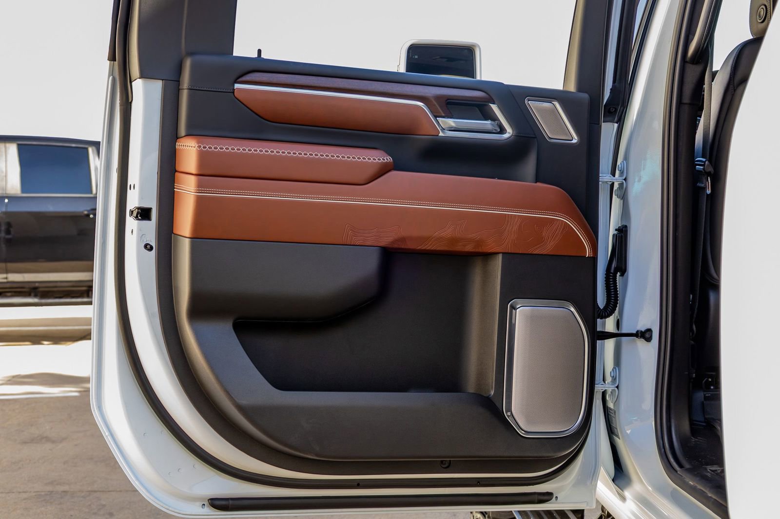 Used 2026 GMC Sierra 3500 Denali Ultimate w/ LPO, Black Badging Package image 37