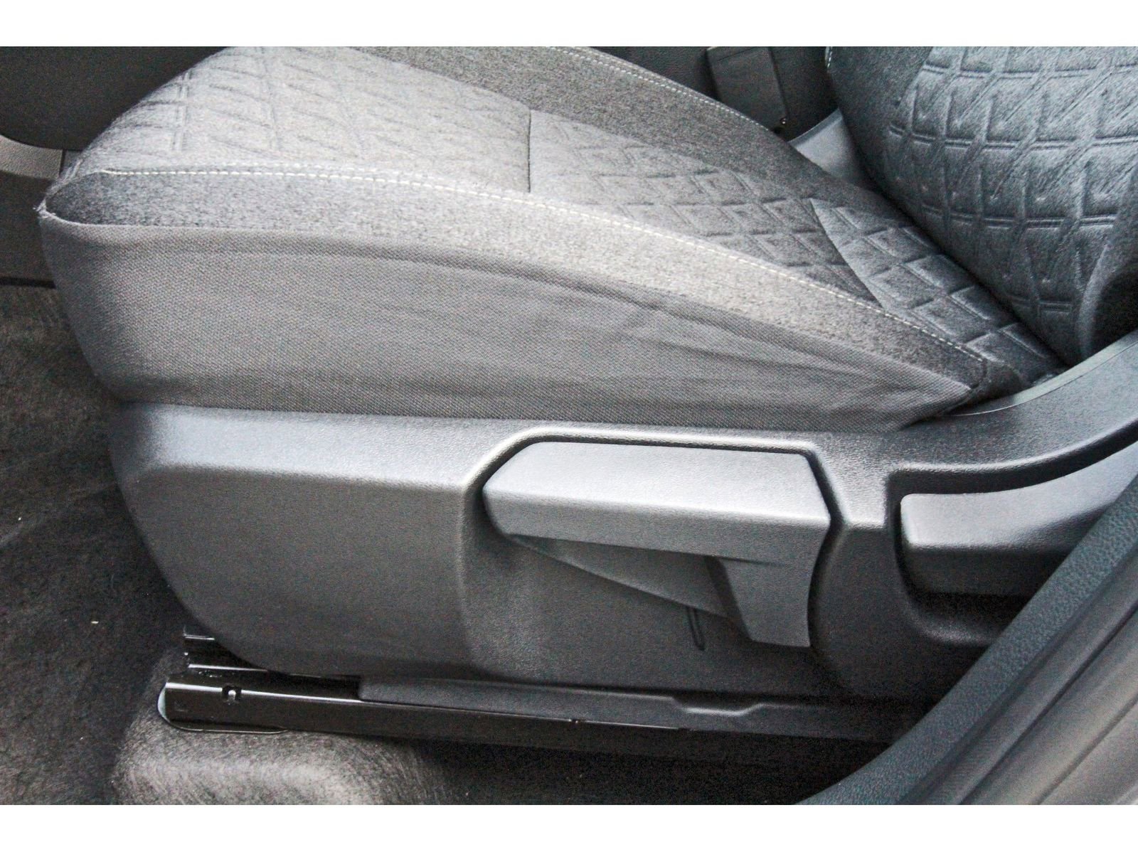 Certified 2025 Nissan Kicks SV image 28