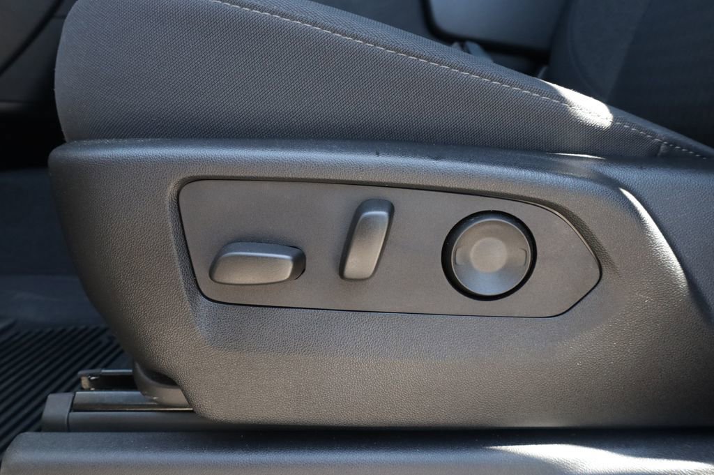 Used 2025 Chevrolet Silverado 2500 Custom w/ Custom Value Package image 30