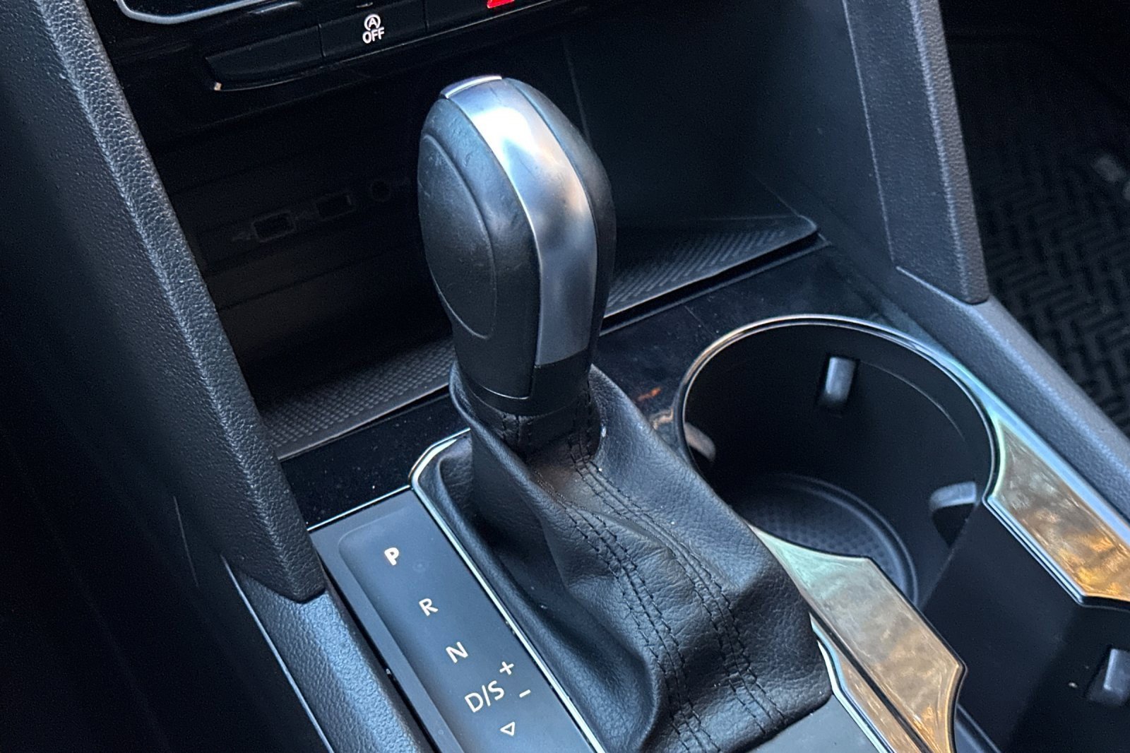 Used 2020 Volkswagen Atlas Cross Sport SEL image 18