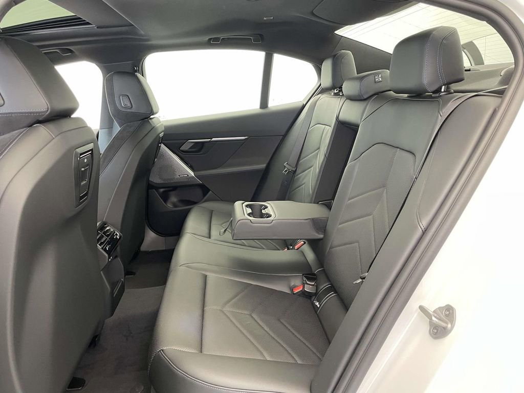 New 2026 BMW i5 eDrive40 w/ M Sport Package AWD/4WD image 16