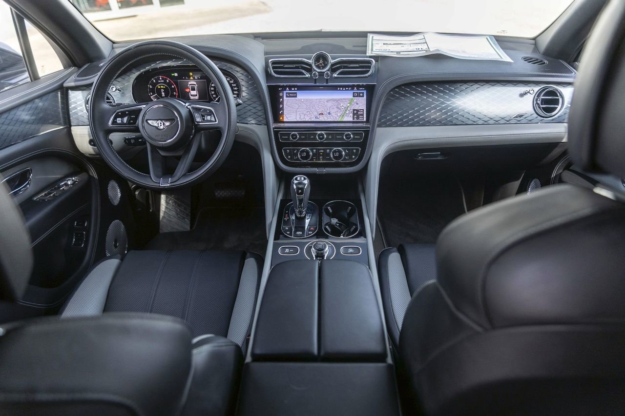 Used 2025 Bentley Bentayga AWD/4WD image 51