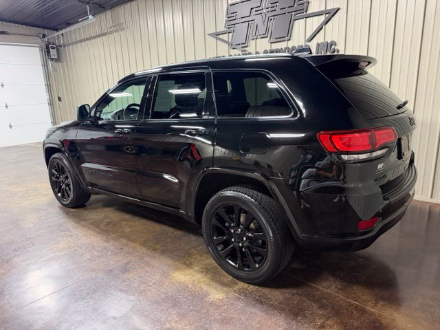 Used 2019 Jeep Grand Cherokee Altitude AWD/4WD image 5