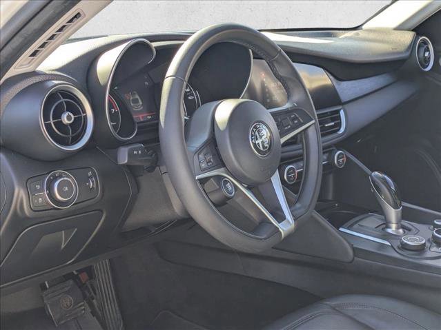 Used 2017 Alfa Romeo Giulia w/ Sport Appearance Package image 11