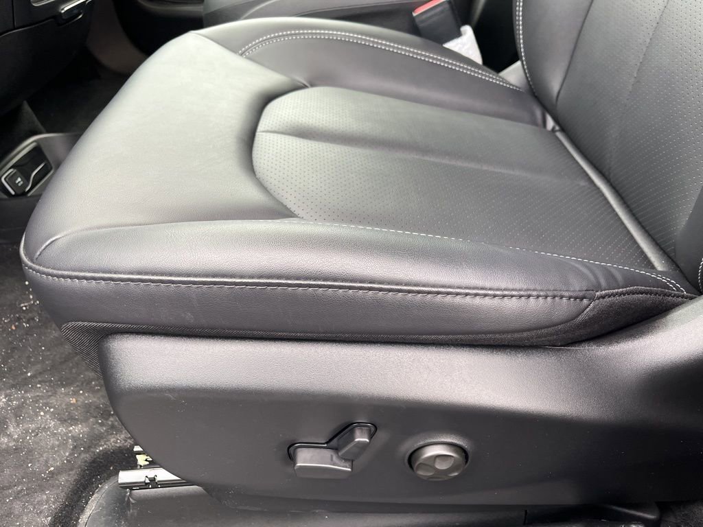 New 2026 Chrysler Pacifica Select image 24