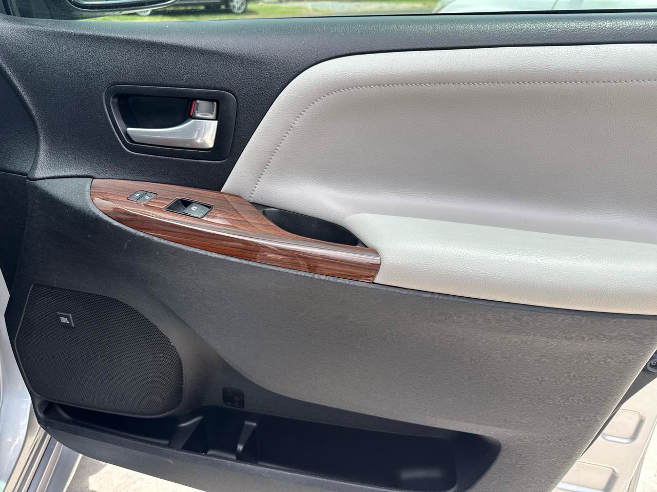 Used 2016 Toyota Sienna Limited Premium FWD image 53