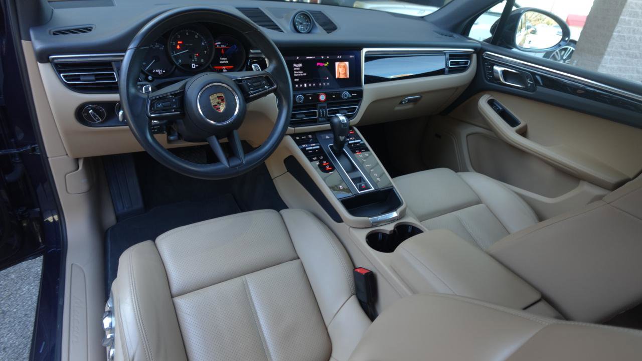 Used 2022 Porsche Macan w/ Premium Package AWD/4WD image 7