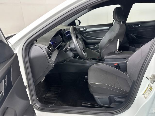 Used 2025 Volkswagen Jetta Sport image 11