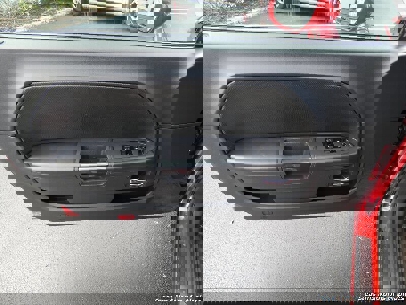 Used 2011 Dodge Challenger SE image 41