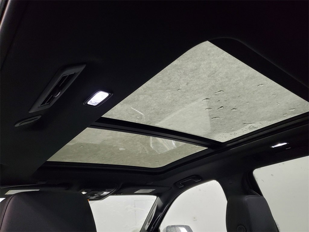 Used 2023 Chevrolet Suburban Z71 w/ Luxury Package image 6