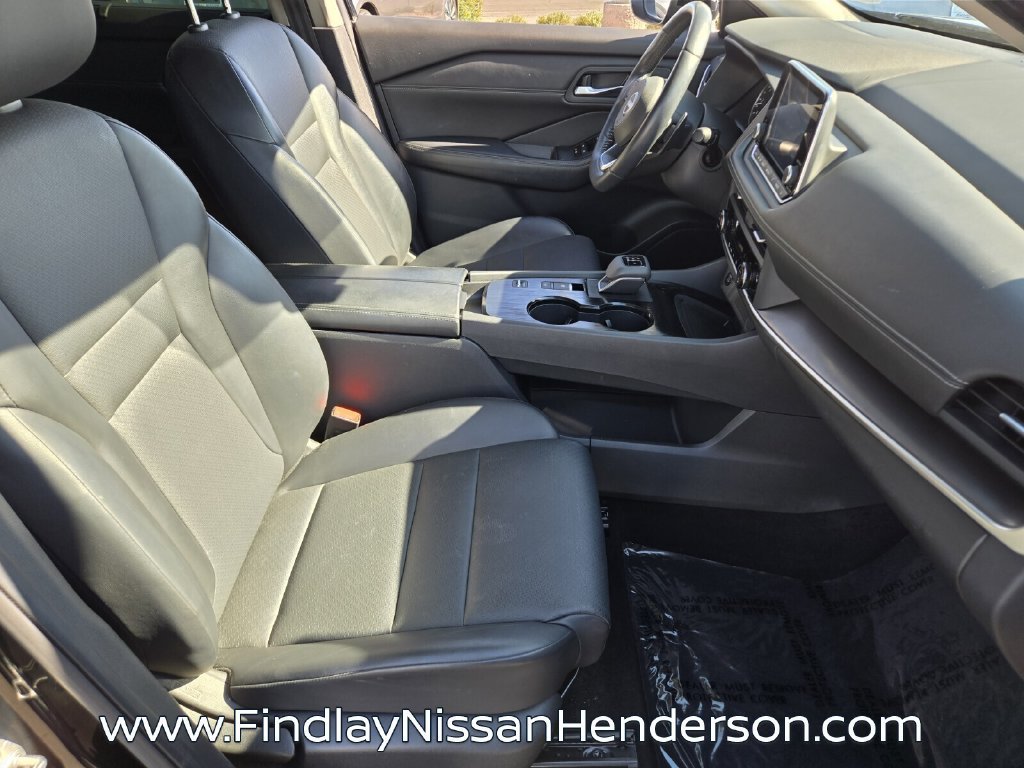 Used 2024 Nissan Rogue SV w/ SV Premium Package FWD image 16
