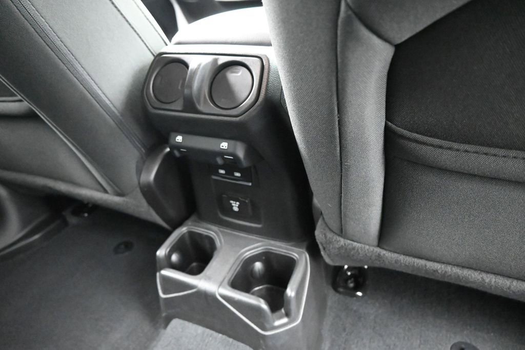Used 2022 Jeep Wrangler Unlimited Sahara AWD/4WD image 37