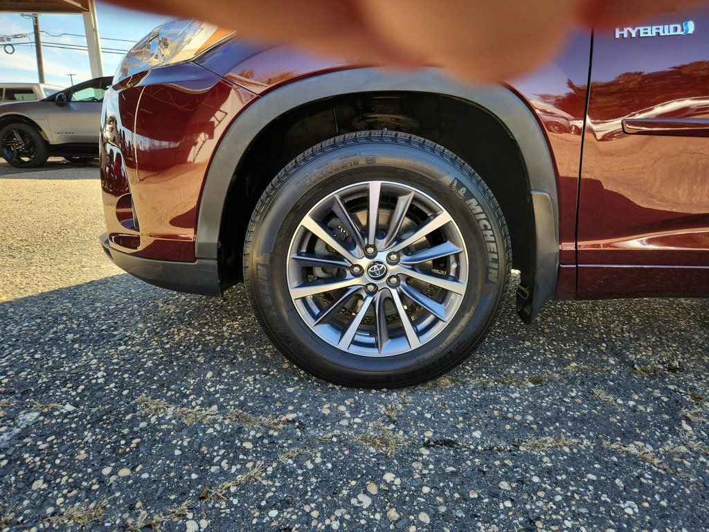 Used 2018 Toyota Highlander XLE image 9