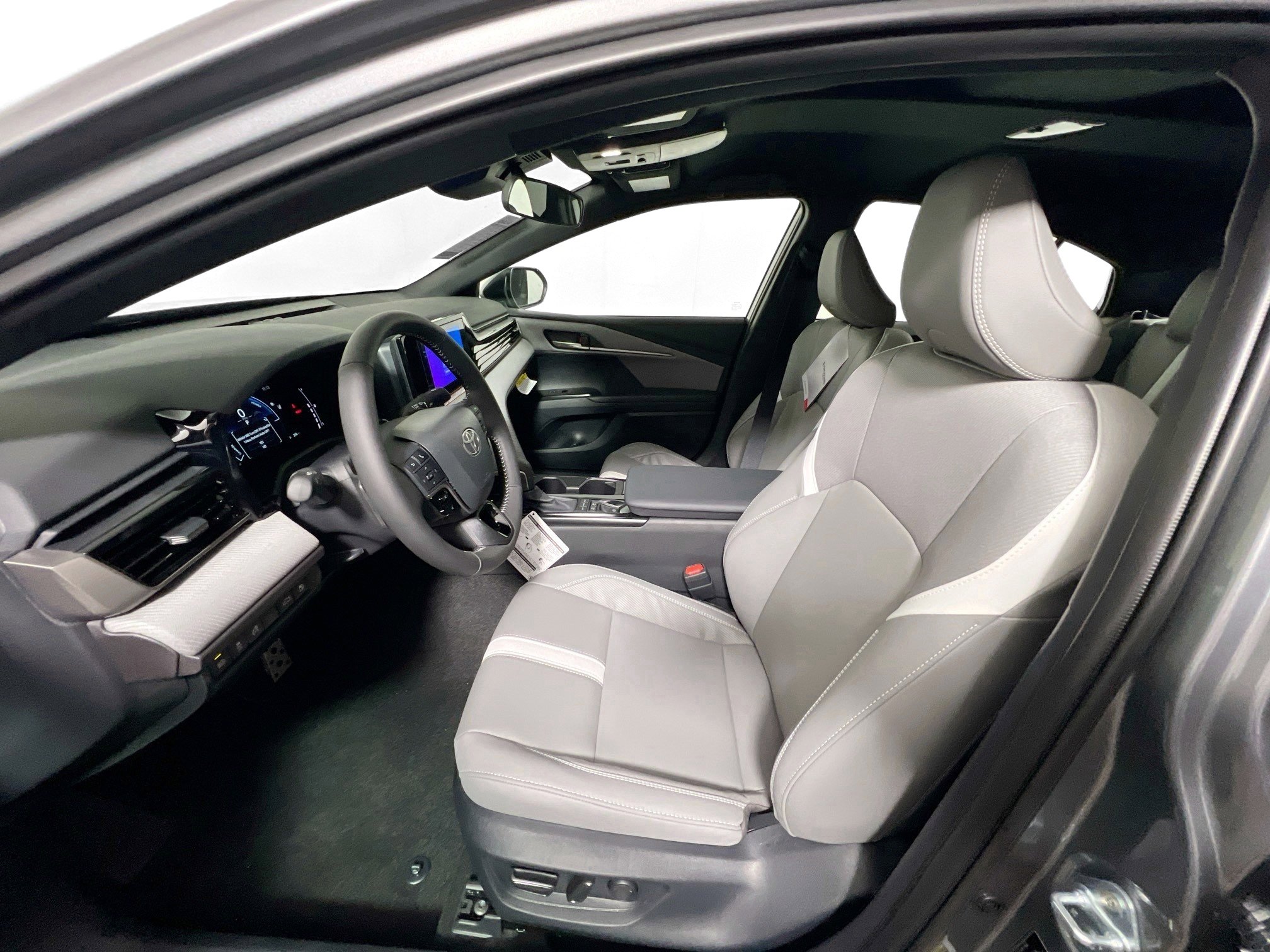 Used 2026 Toyota Camry SE FWD image 14