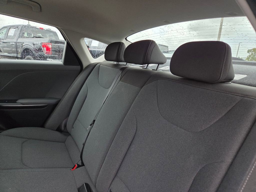 Used 2025 Kia K4 LXS image 16