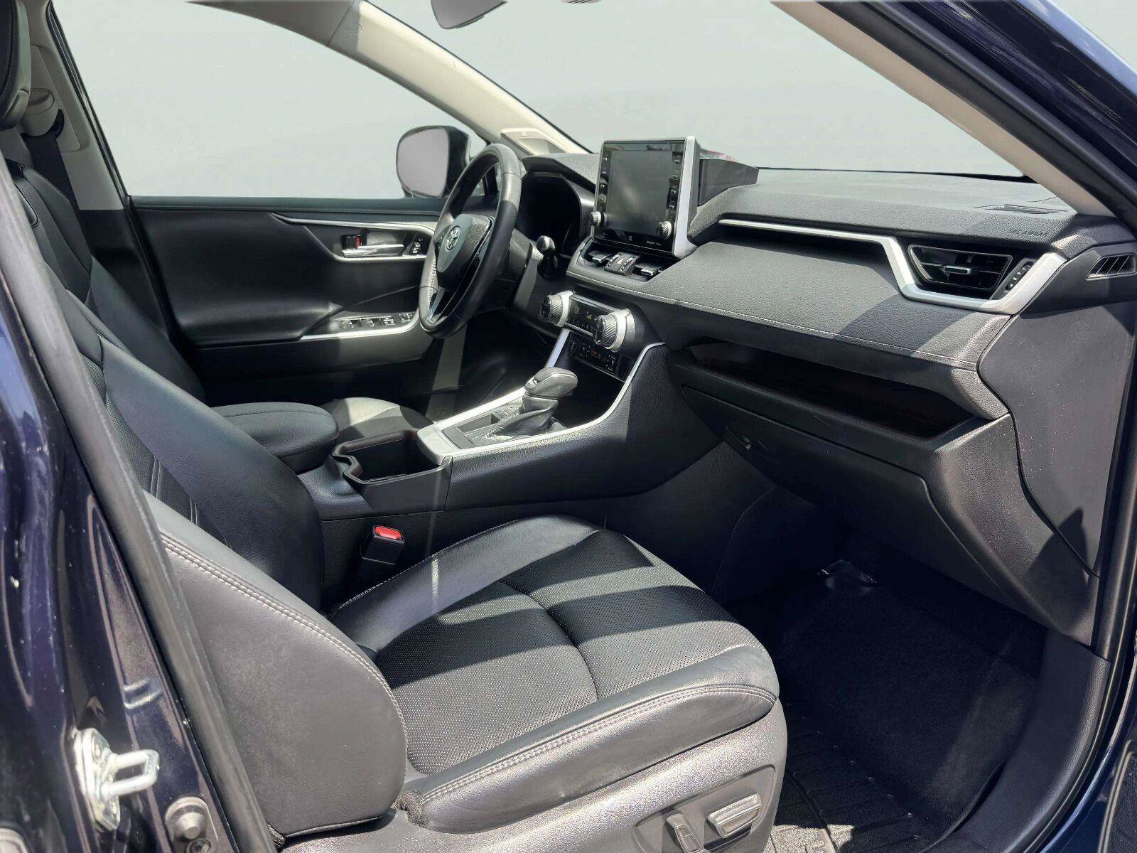 Used 2022 Toyota RAV4 Limited FWD image 59
