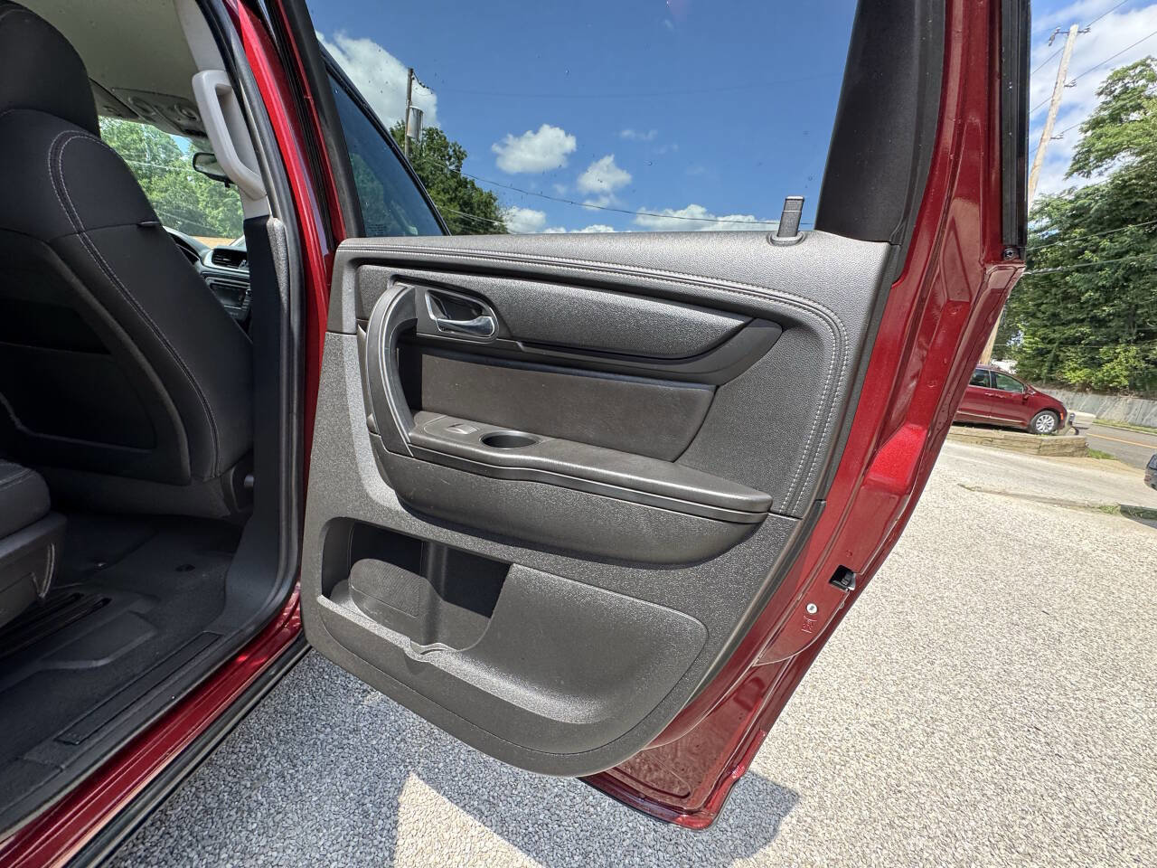 Used 2017 Chevrolet Traverse LT w/ Style and Technology Package image 26