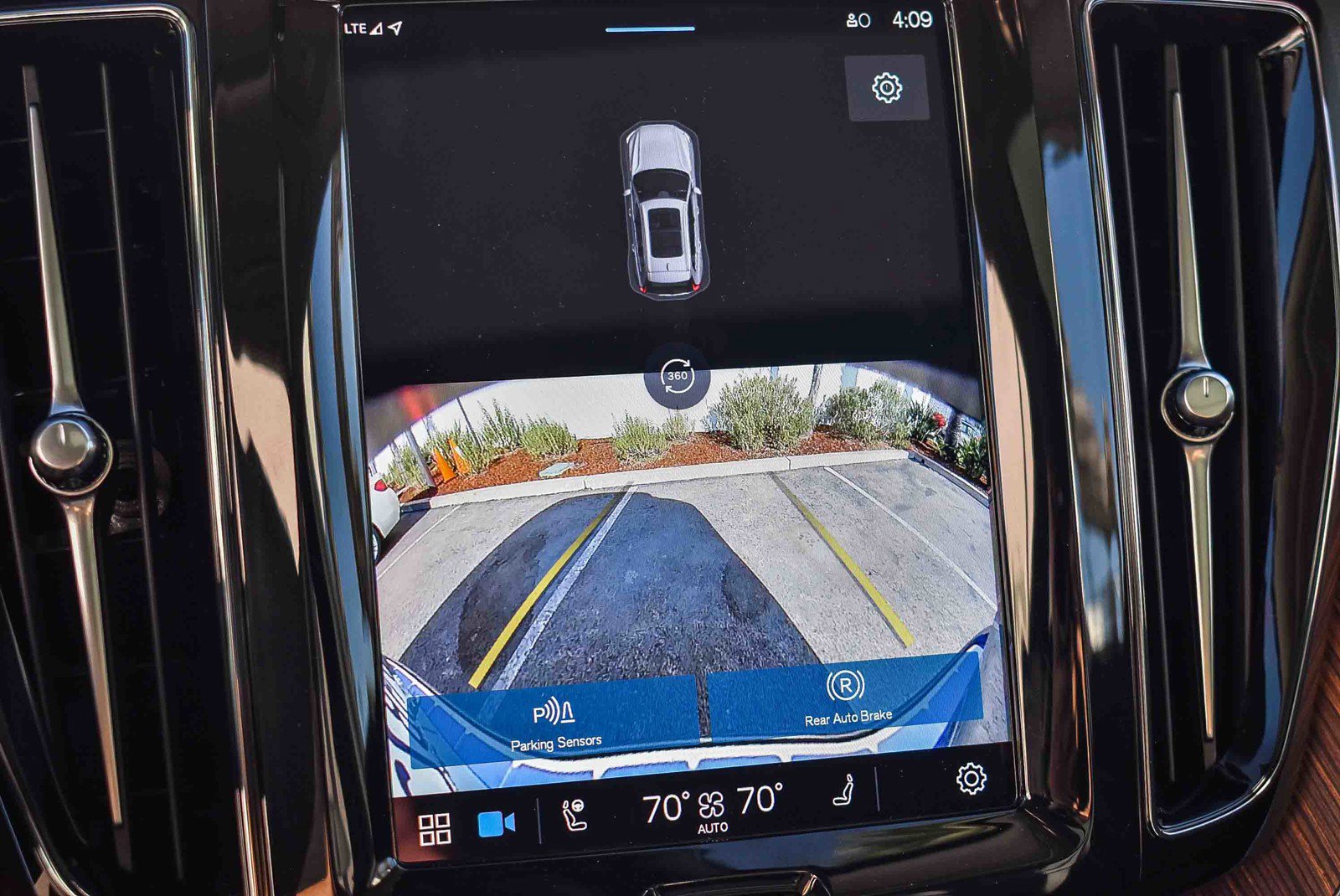 Used 2024 Volvo XC60 B5 Ultimate w/ Protection Package Premier image 24