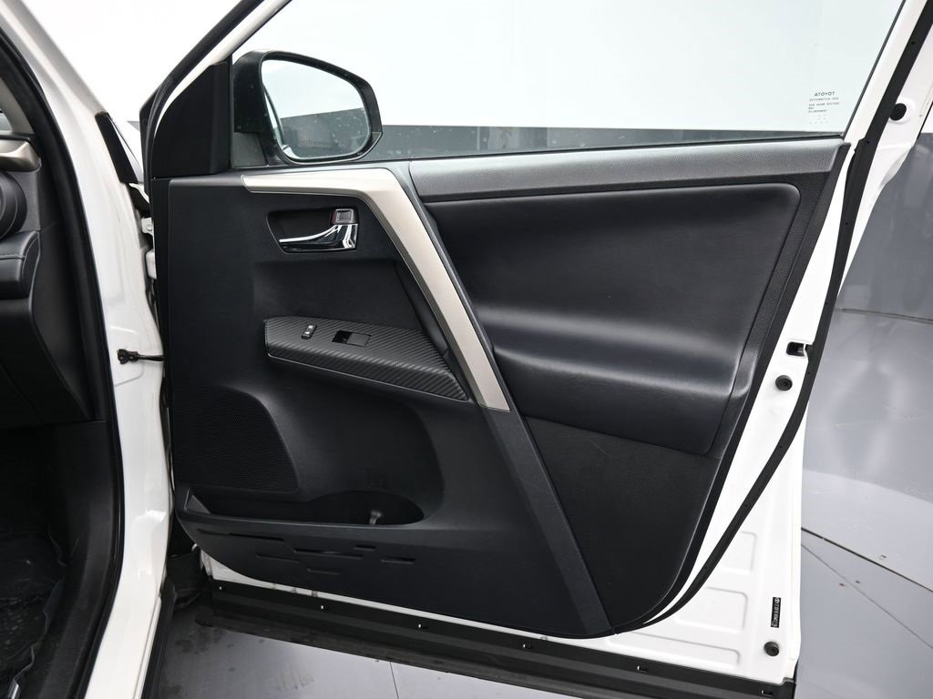 Used 2013 Toyota RAV4 Limited image 40