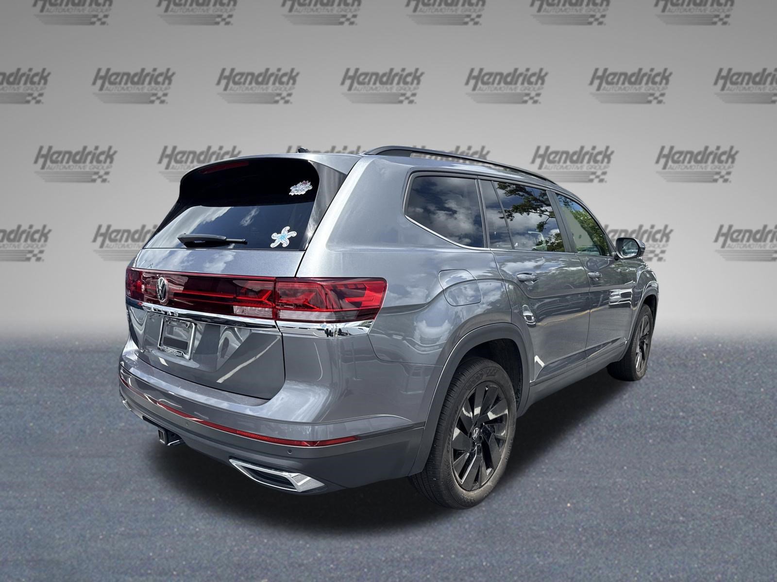 Used 2024 Volkswagen Atlas SE FWD image 9