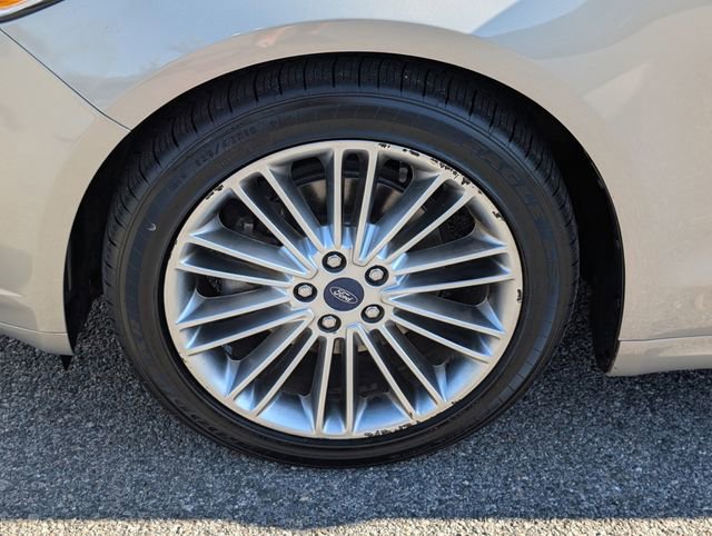 Used 2015 Ford Fusion SE w/ Equipment Group 202A FWD image 13