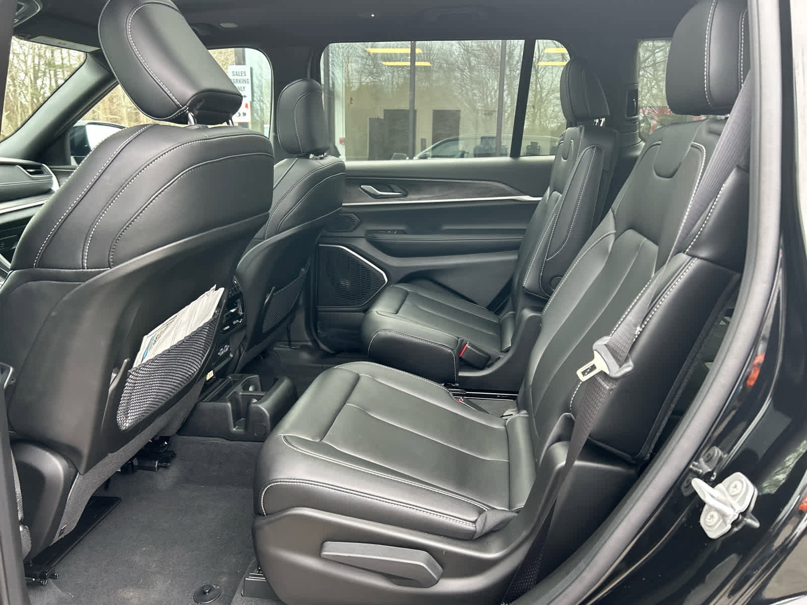 Used 2025 Jeep Grand Cherokee L Limited w/ Black Appearance Package image 36