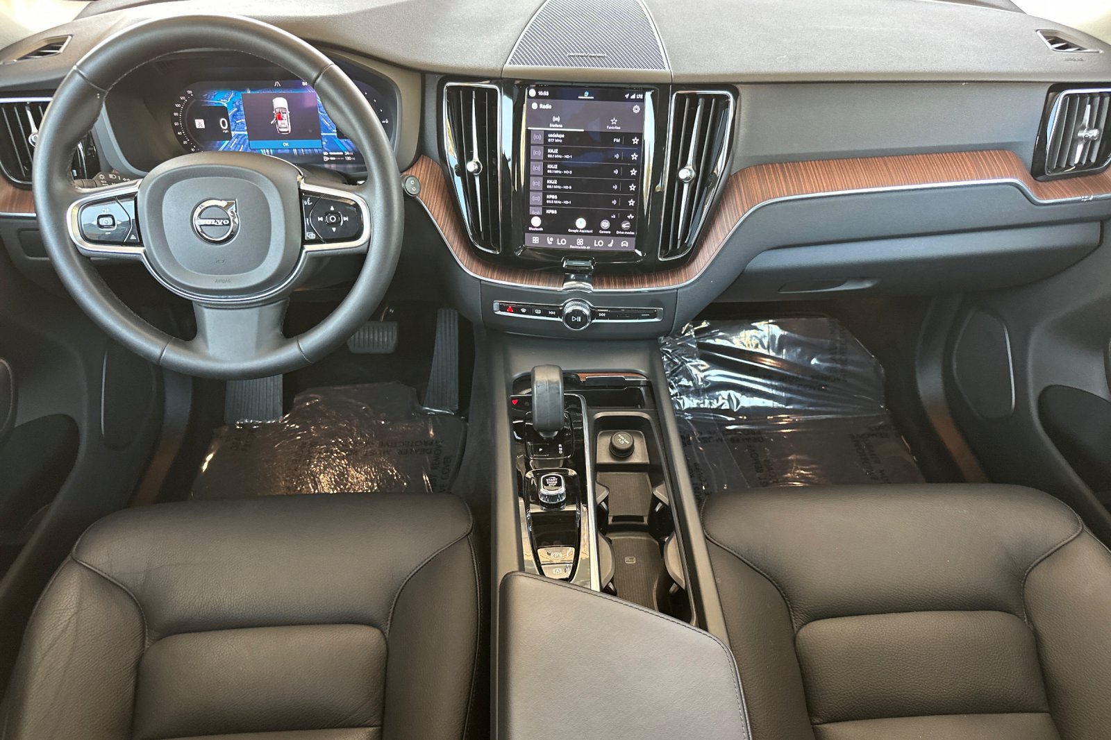 Certified 2023 Volvo XC60 T8 Plus AWD/4WD image 15