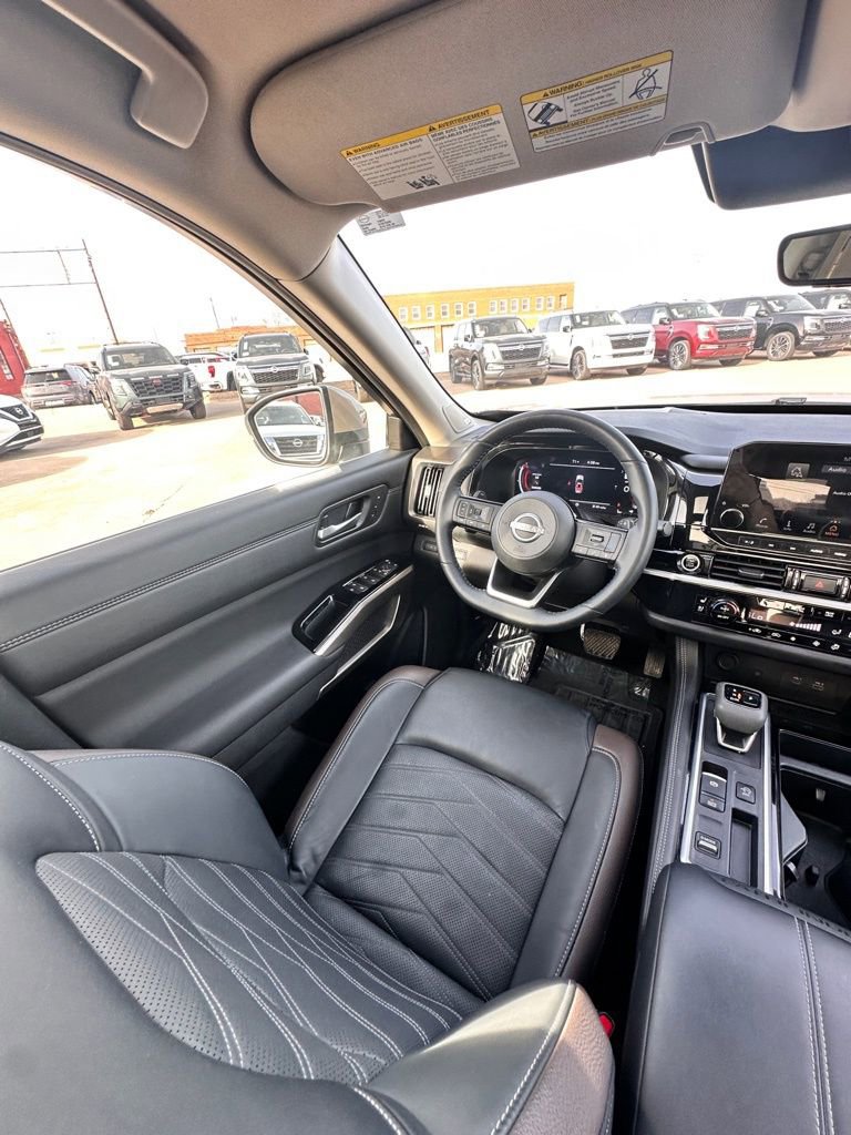 Certified 2024 Nissan Pathfinder Platinum image 30