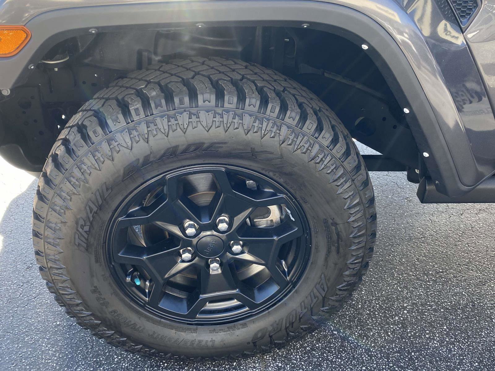 Used 2021 Jeep Gladiator Willys image 25