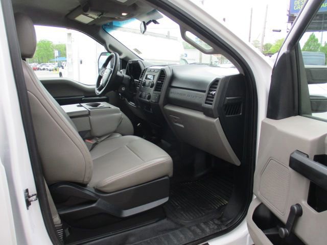 Used 2017 Ford F550 4x4 Crew Cab Super Duty image 4