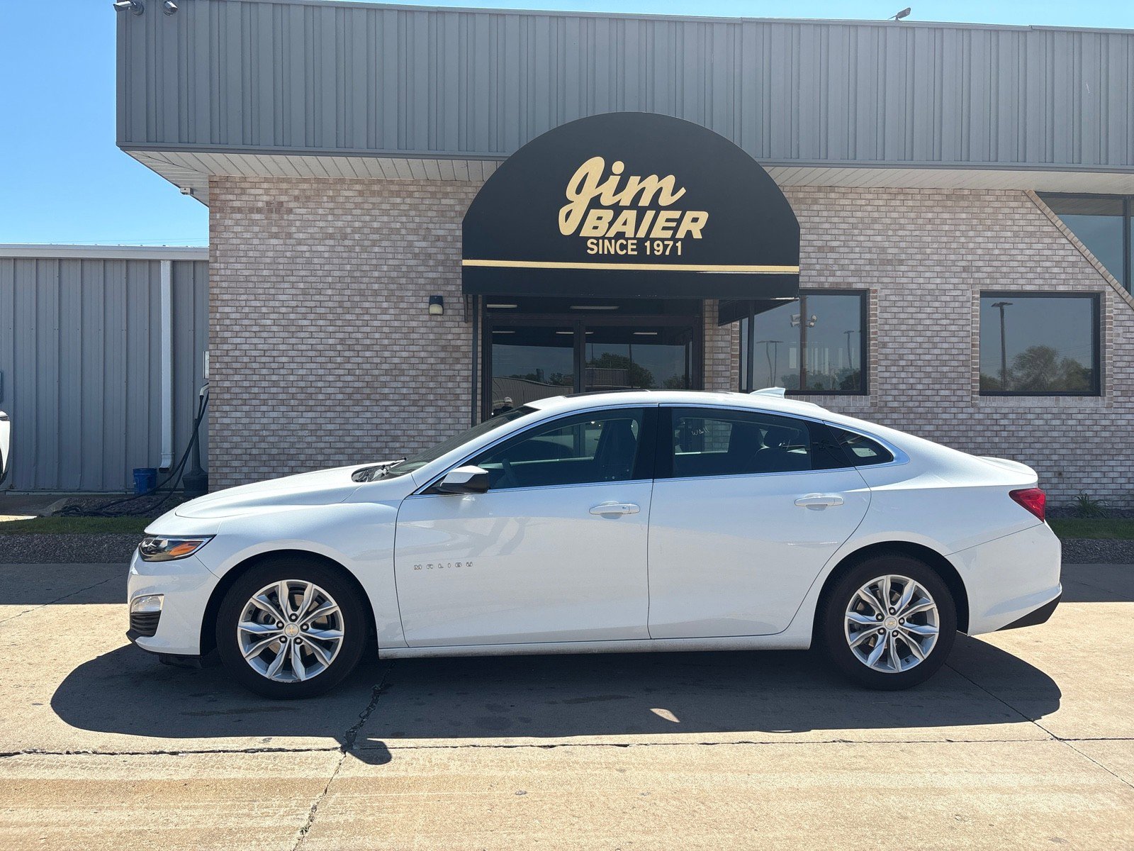 Used 2024 Chevrolet Malibu LT FWD image 2