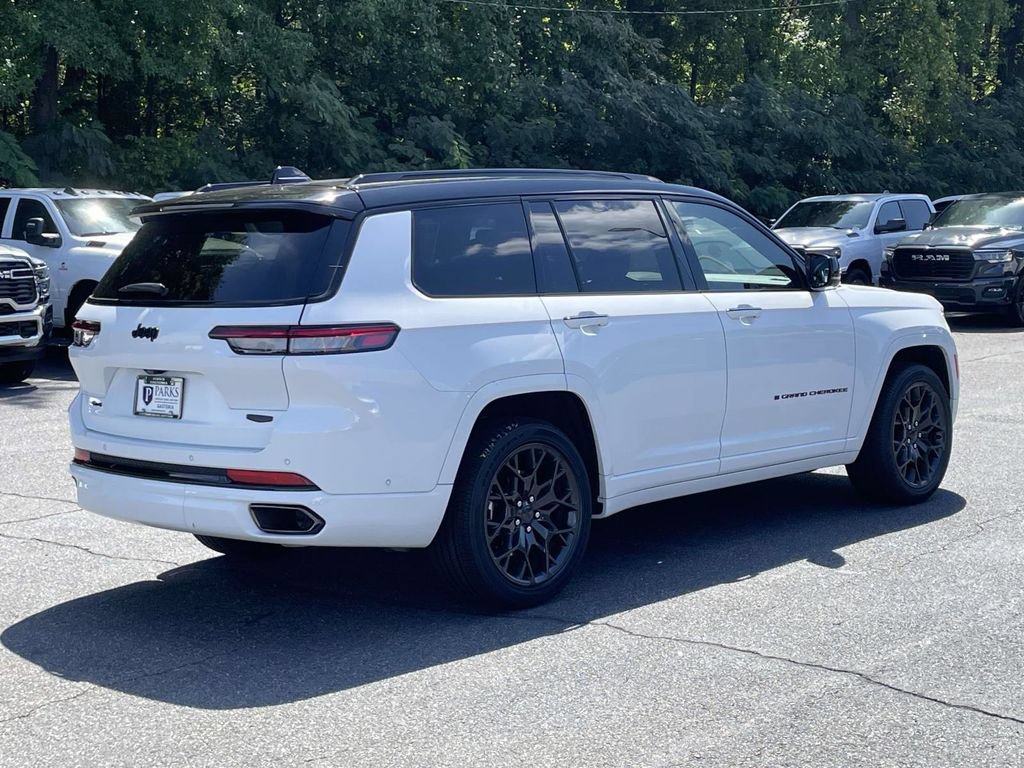 Used 2023 Jeep Grand Cherokee L Summit AWD/4WD image 8