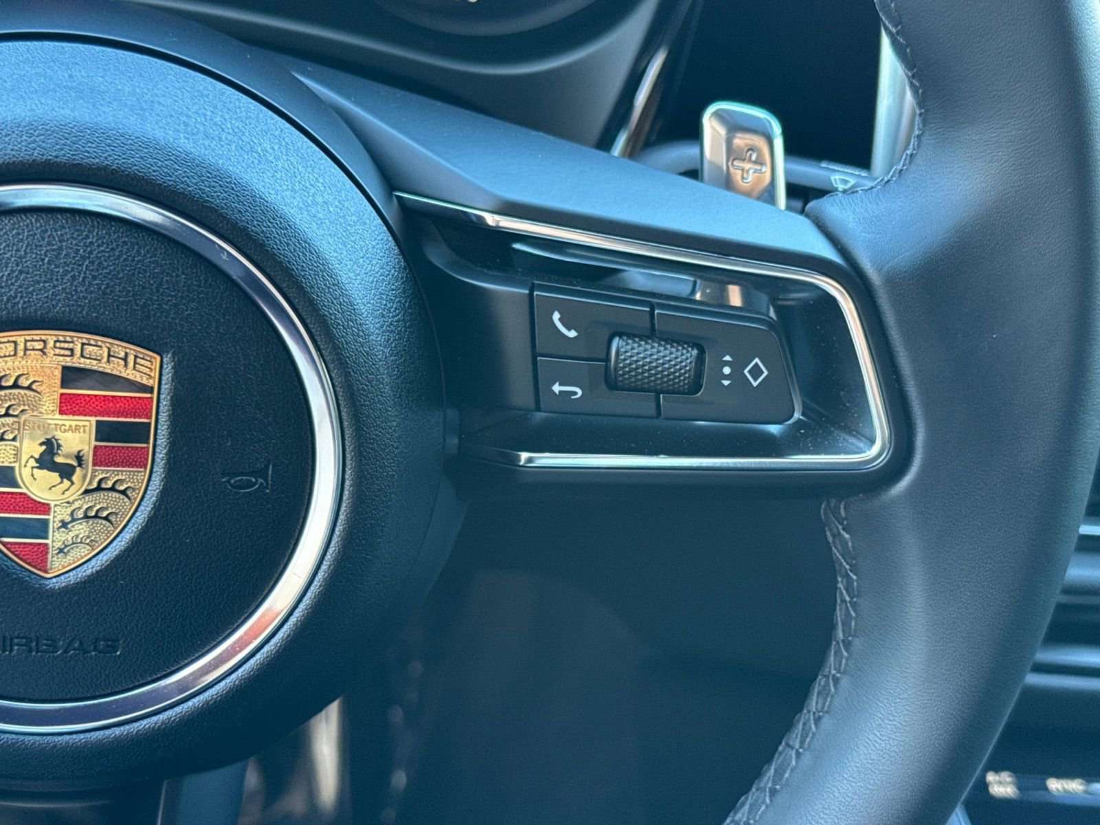 Certified 2025 Porsche Macan image 28