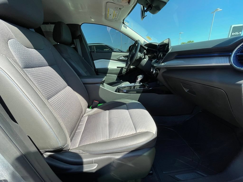 Used 2024 Chevrolet Trax LT w/ Driver Confidence Package FWD image 25