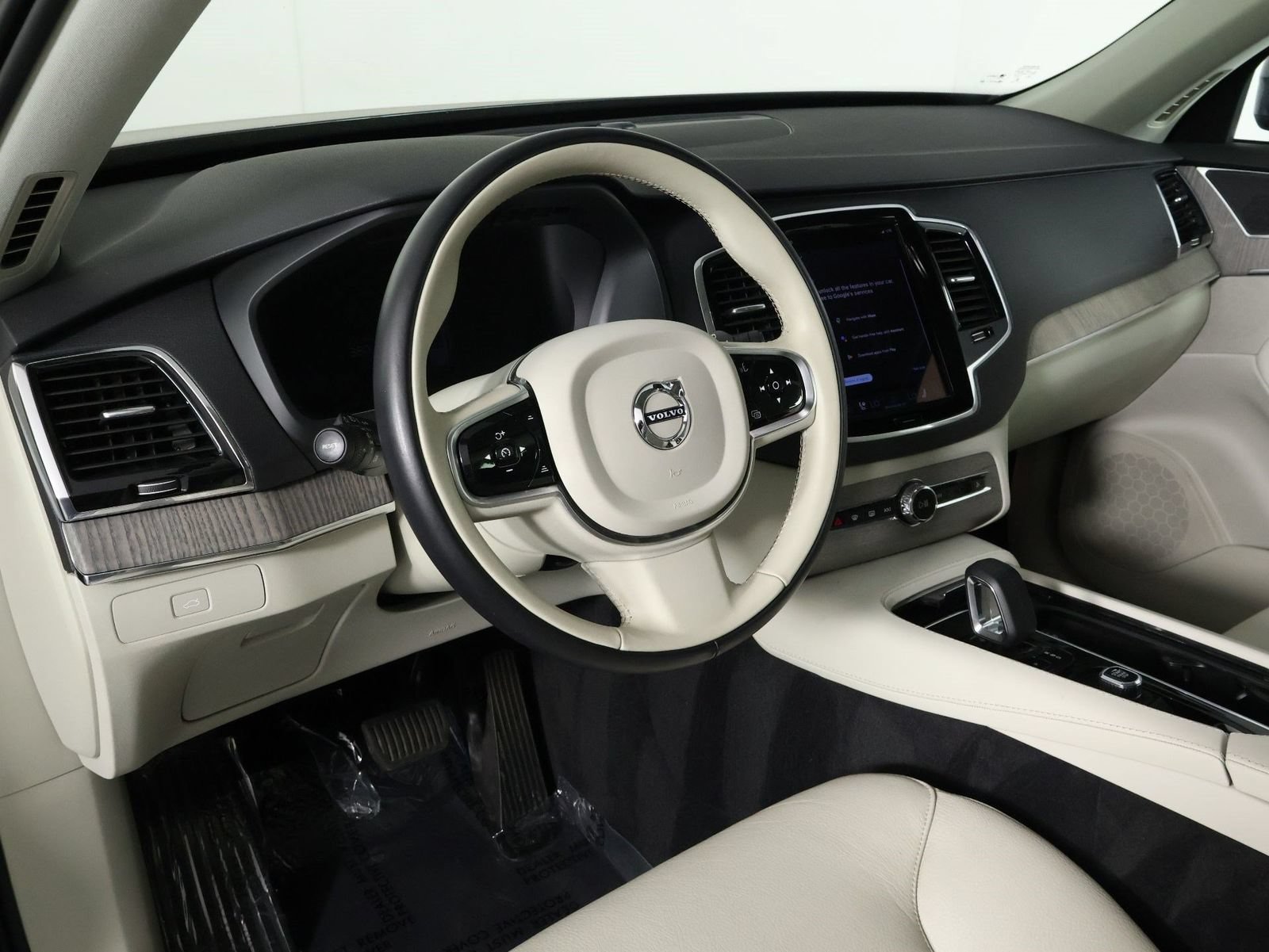 Certified 2023 Volvo XC90 B6 Plus w/ Protection Package Premier AWD/4WD image 14