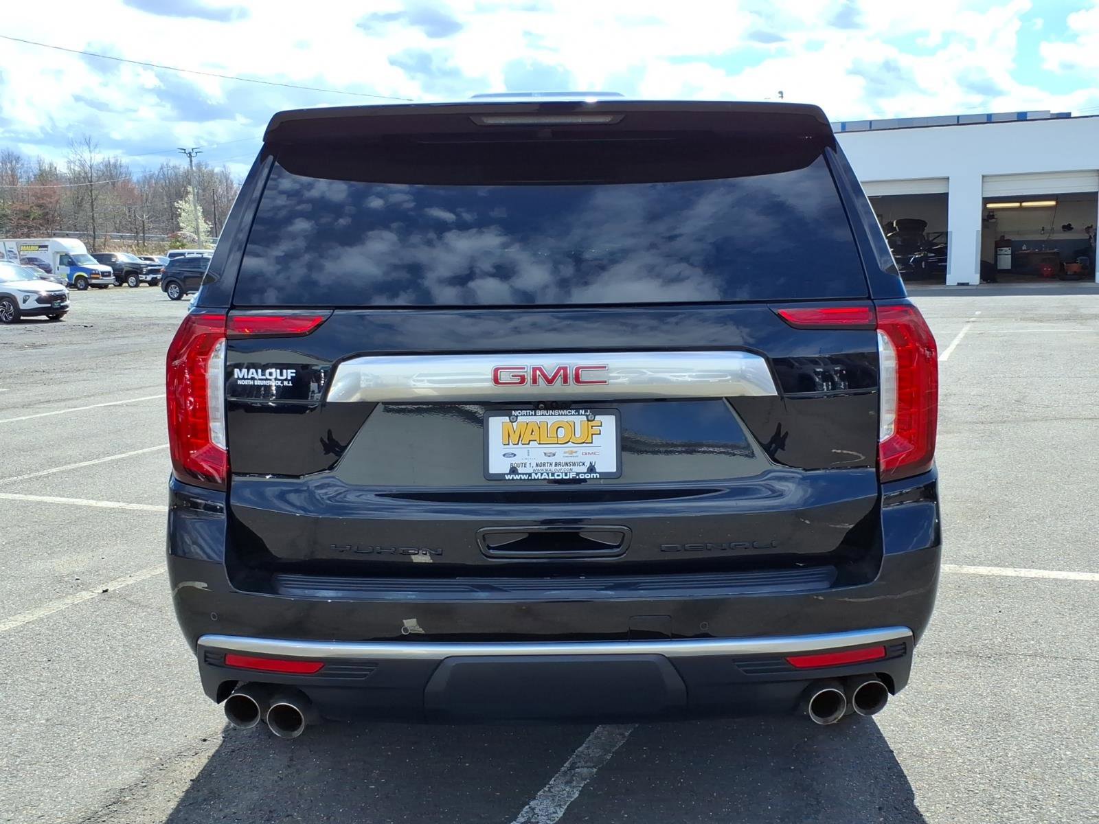 Used 2024 GMC Yukon XL Denali w/ Advanced Technology Package image 5