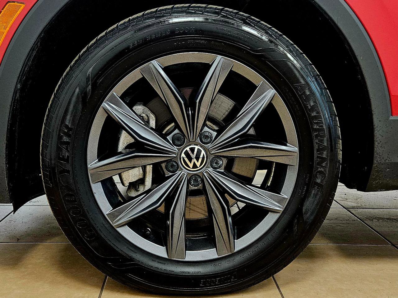 Used 2023 Volkswagen Tiguan SE image 33