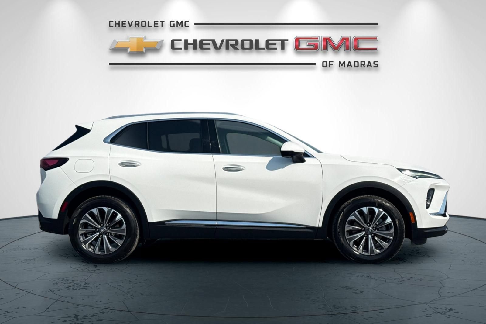 Used 2024 Buick Envision Preferred AWD/4WD image 2
